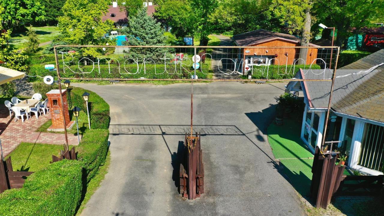 Romantik Camping Es Panzio Buk Exterior photo